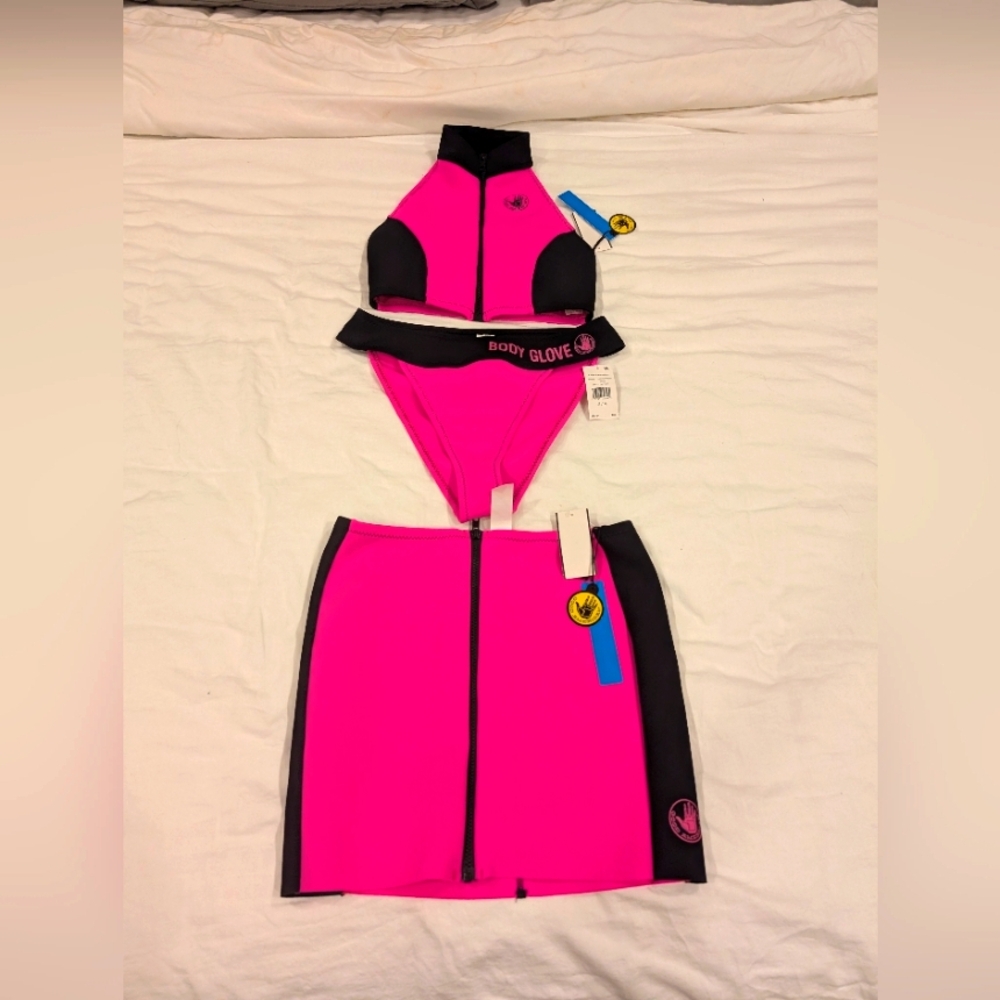 Good American x Body Glove bikini top, bottom and matching skirt M